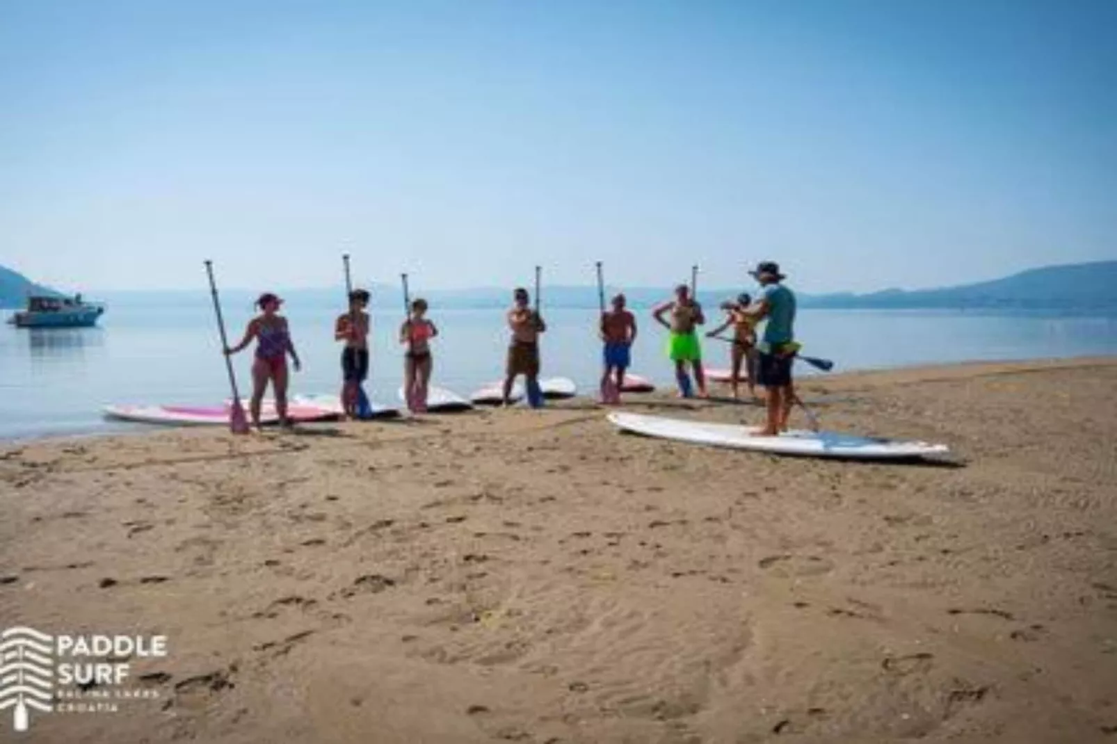 One-Bedroom Apartment With Lake View-Sfeer