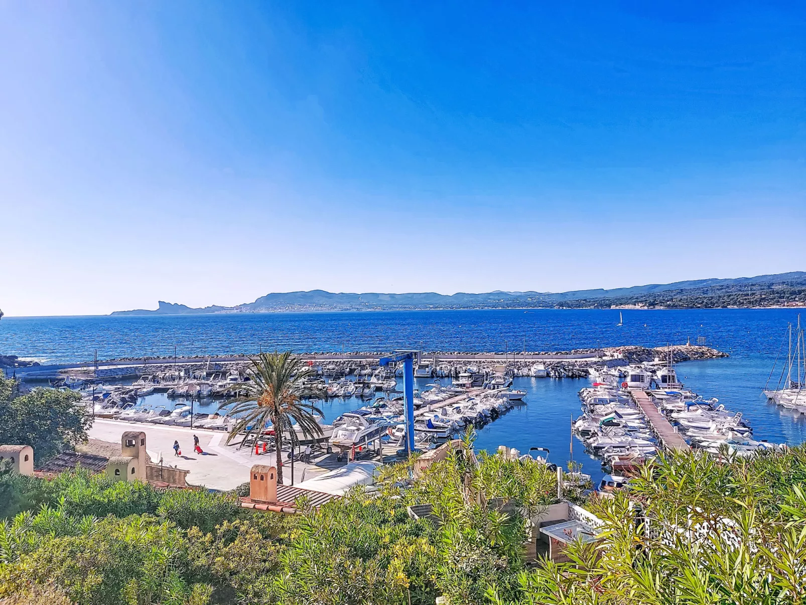 Château de la Madrague-Buiten