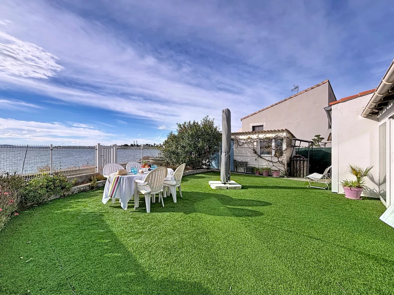 Les cabanes de Pérols-Buiten