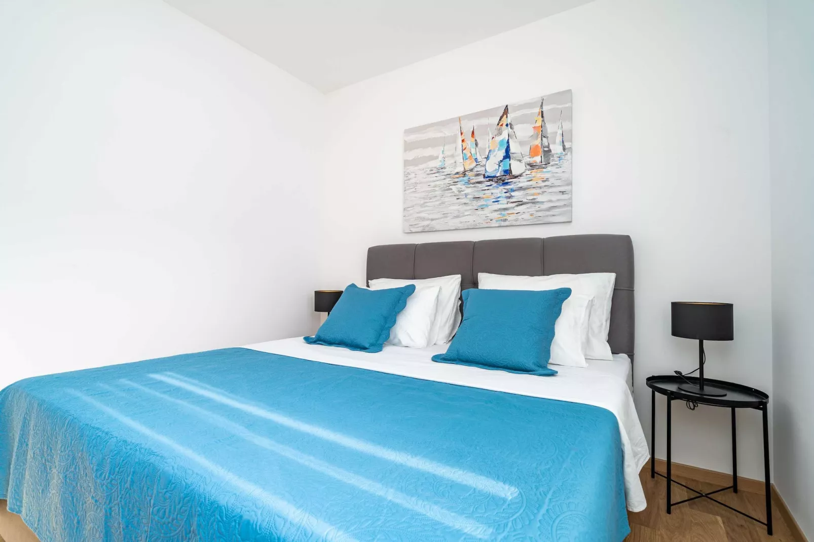 Apartment Zoric - Two Bedroom Apartment with Balcony-Slaapkamer