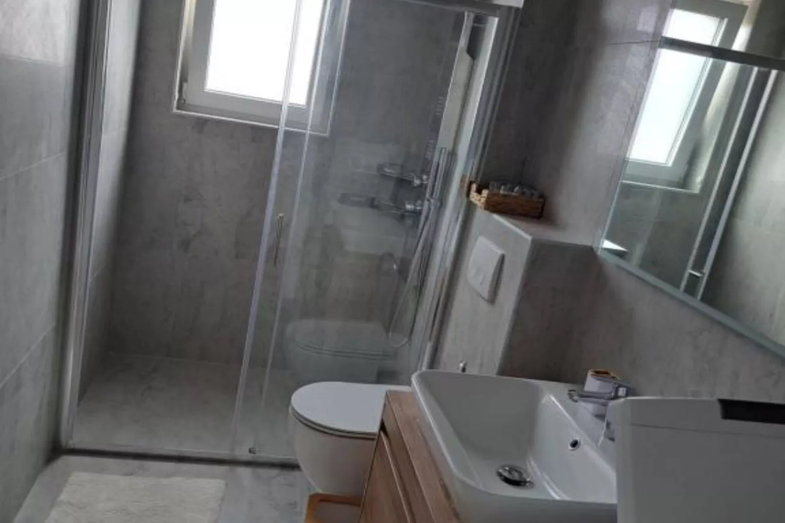 Villa With Pool-Badkamer