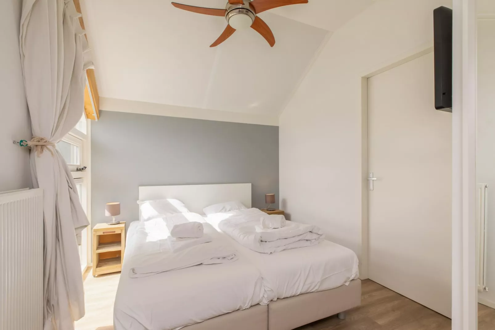 Zonnedorp Kavel 10 Renesse | Villa near the Beach & with Spacious Garden-Slaapkamer