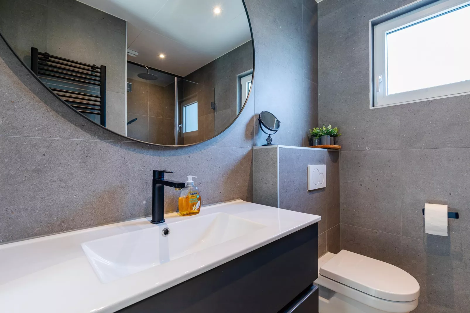 Chalet Julianahoeve | Beachhouse Renesse 2645-Badkamer