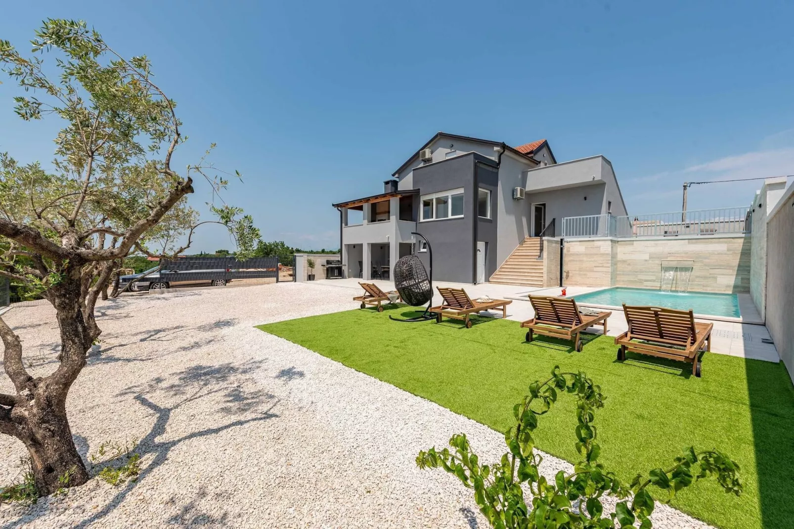 Villa Pezer with heated pool & sauna-Buitenkant zomer