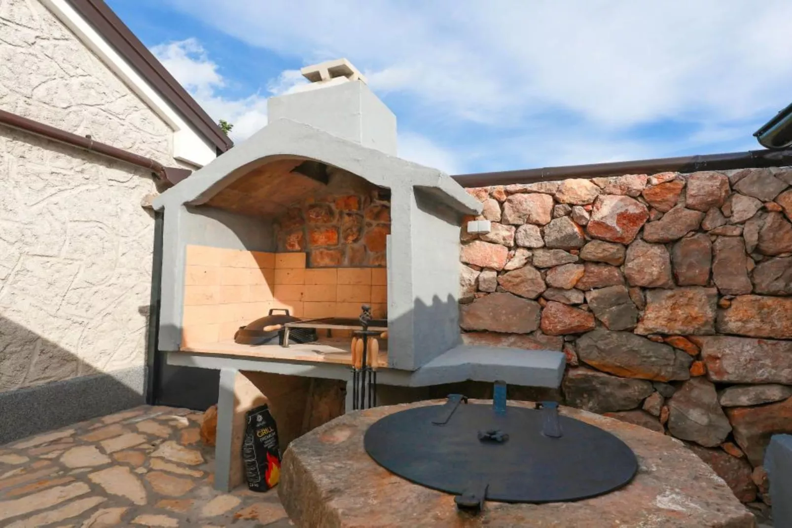 Ana’s Stone House Jurčić Kalić with the Pool