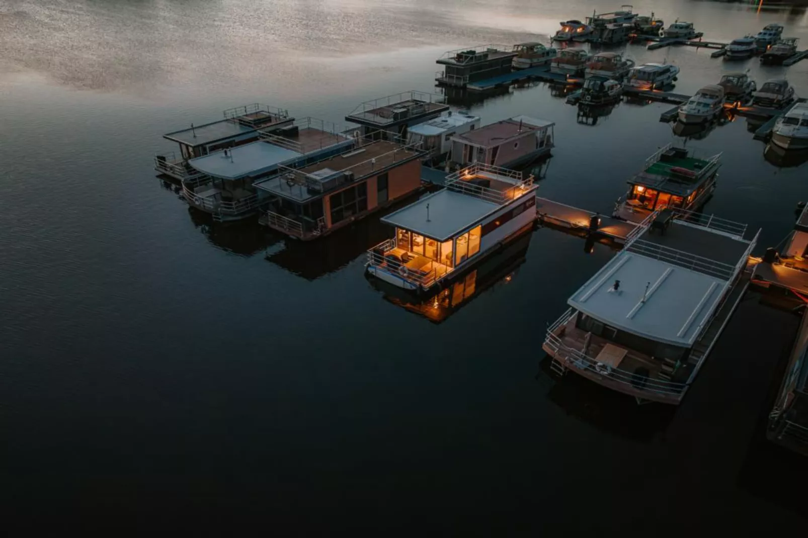 Hausboot in Zehdenick-Buitenkant zomer