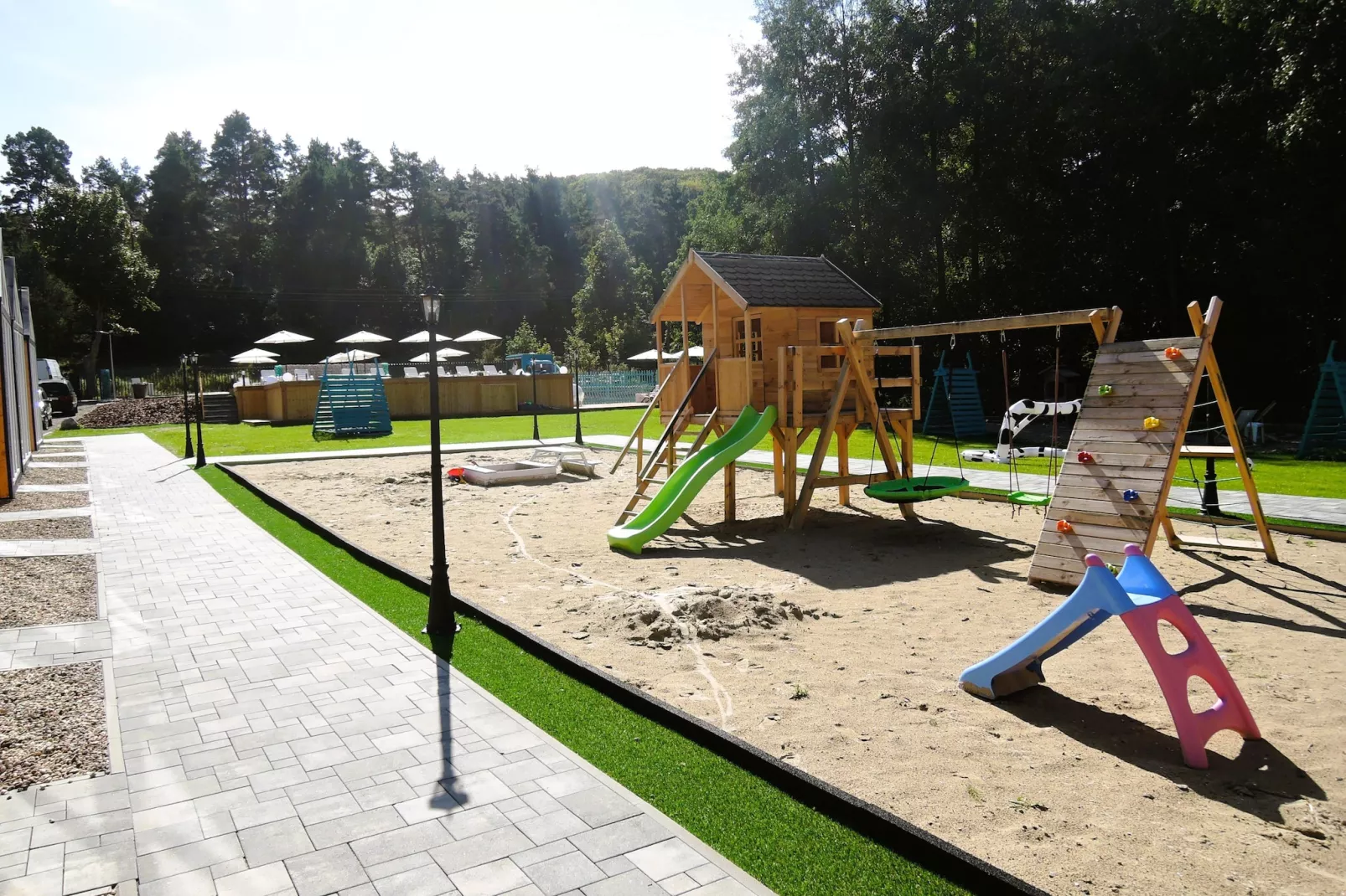 Turkusowa osada Wapnica-Tuinen zomer