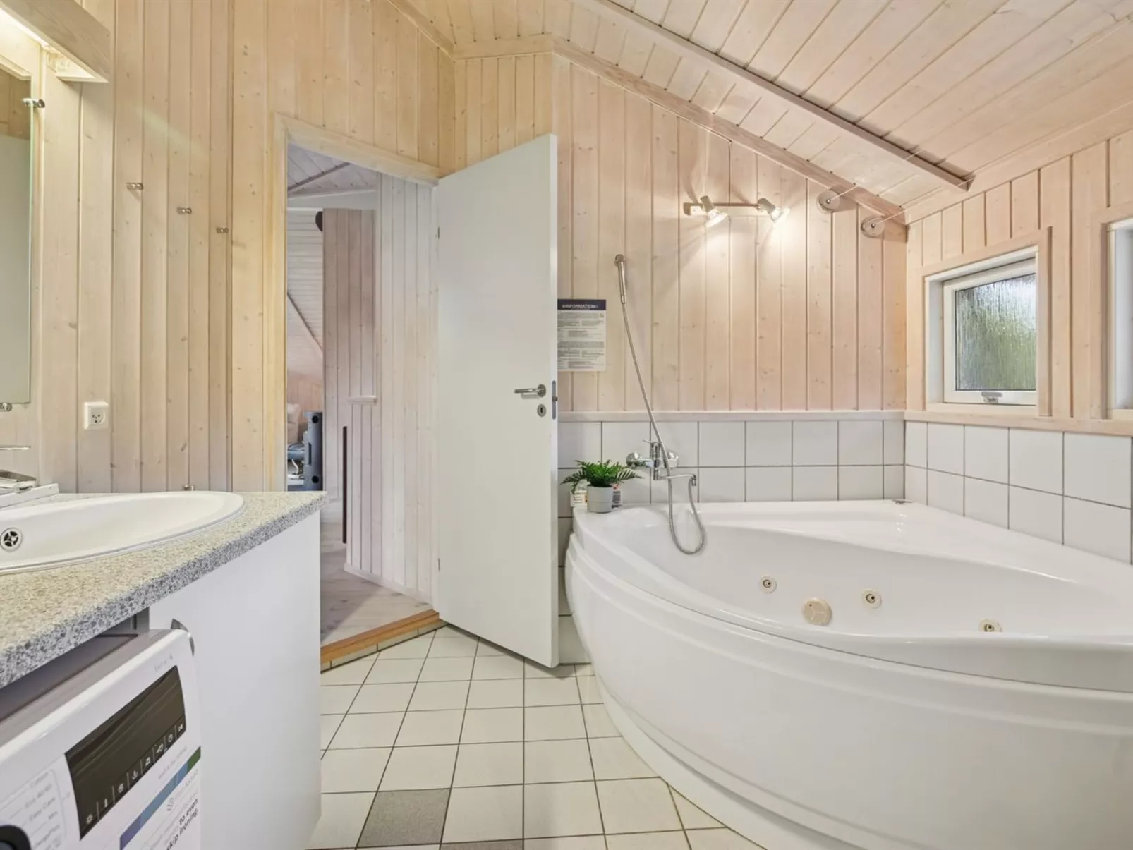 "Gyda" - 840m from the sea-Binnen