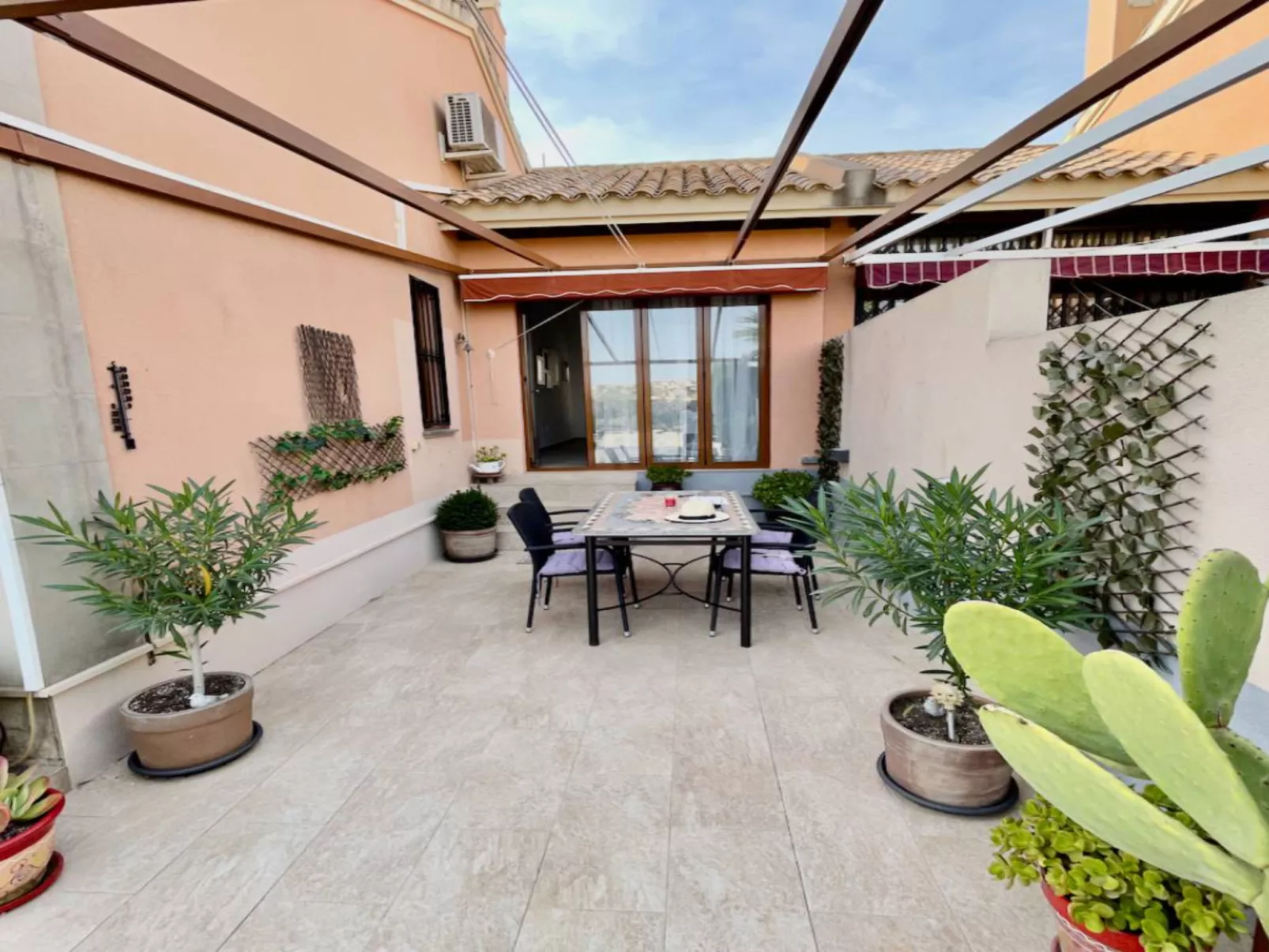 La Finca Frontline-Buiten