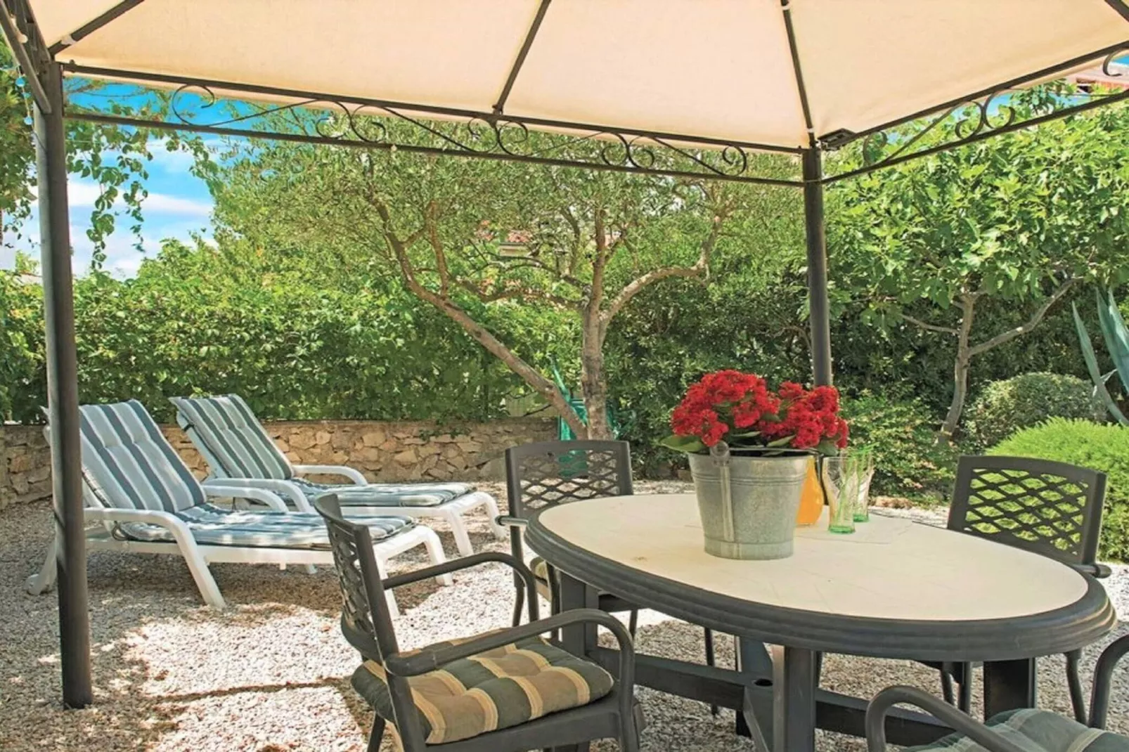 Beach apartment Jadrija-Terrasbalkon