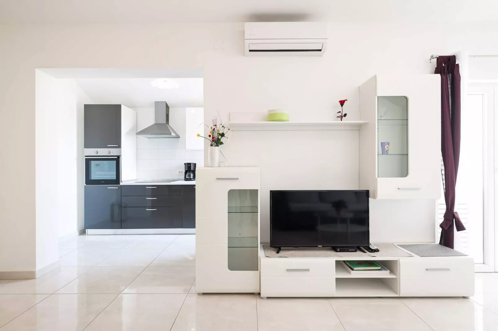 Holiday home Nekic-Woonkamer