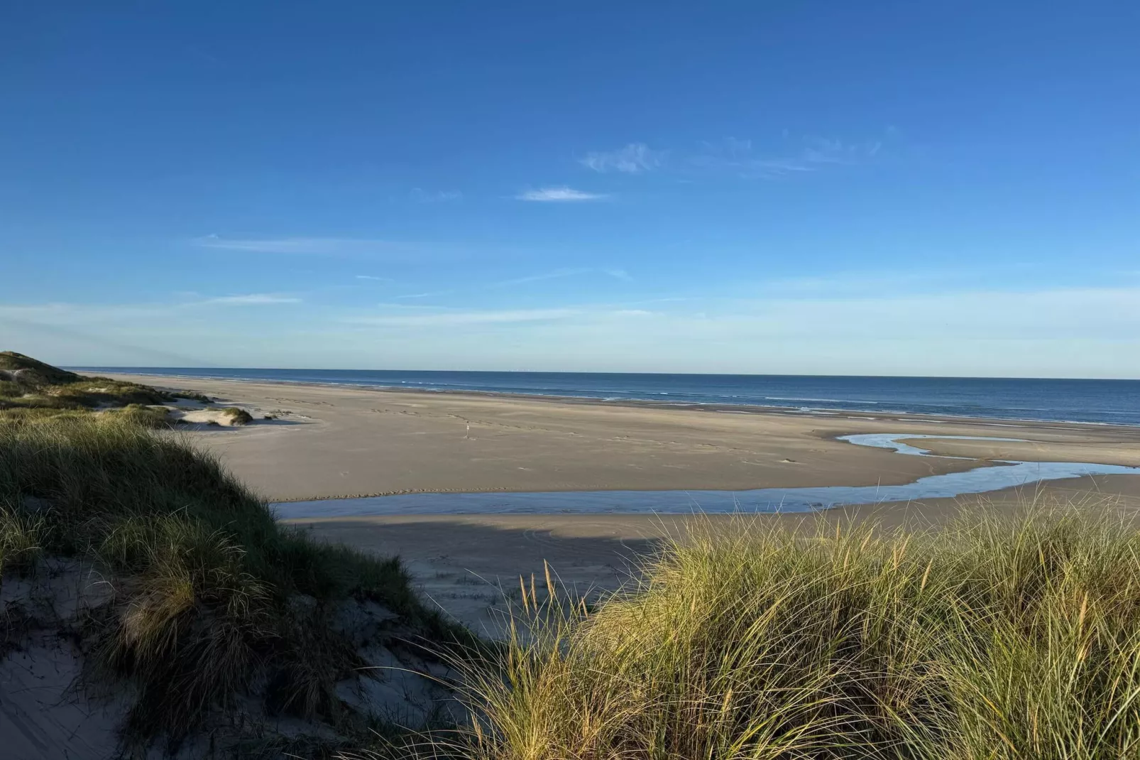 Modern huis bij duinen -- By Traum Ferienwohnungen-Waterzicht