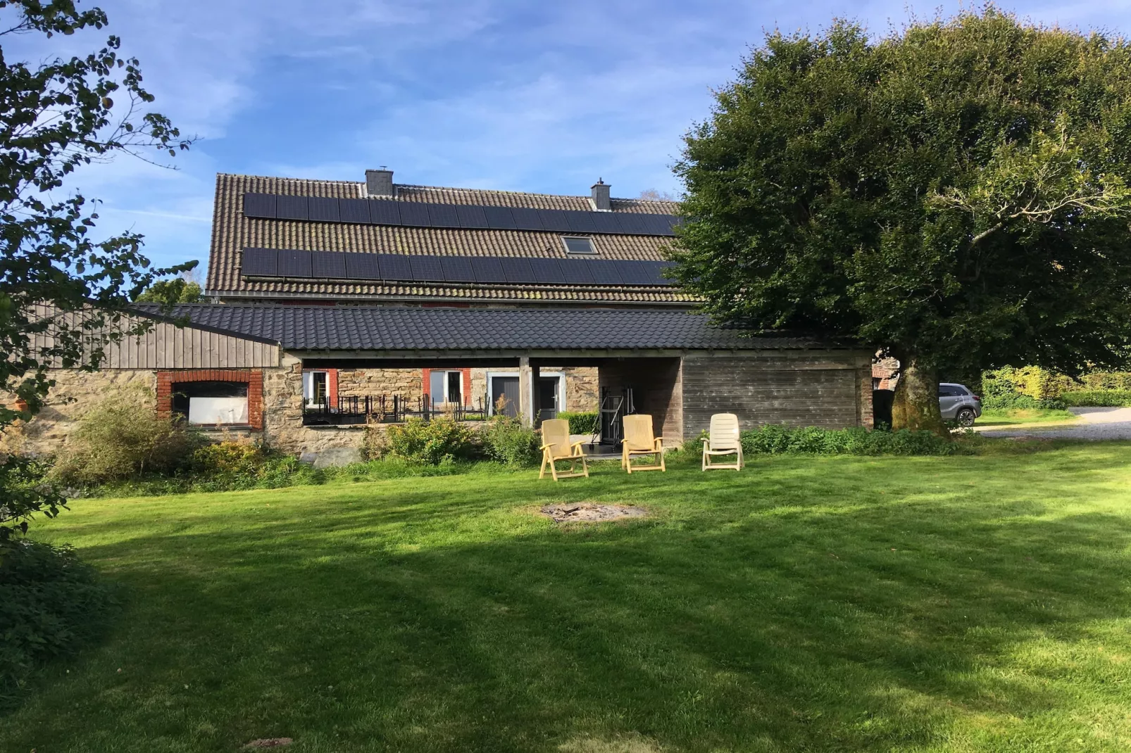 Domaine des Bouts de Fagnes-Buitenkant zomer