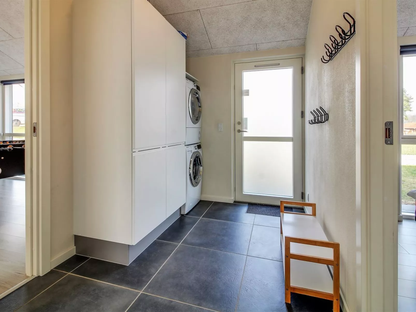 "Yakari" - 300m from the sea-Binnen