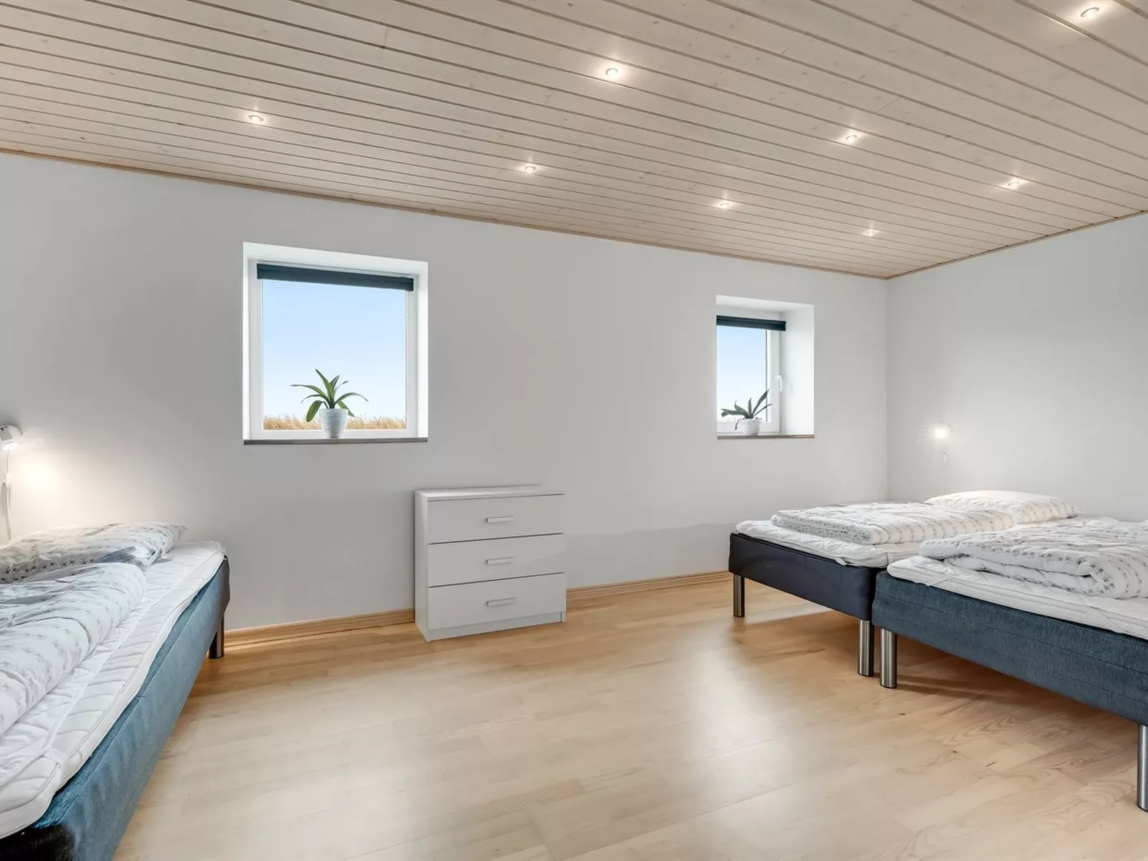 "Folkar" - 3km to the fjord-Binnen