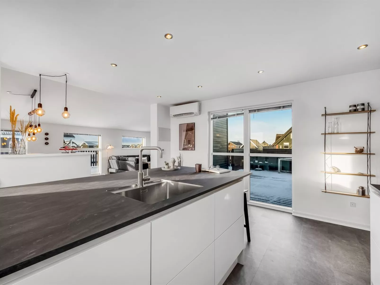 "Damaskin" - 300m from the sea-Binnen