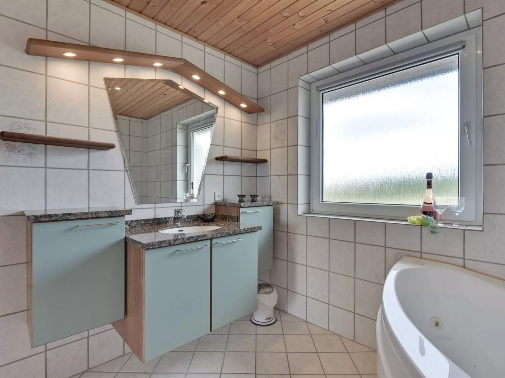 "Dorothea" - 450m to the fjord-Binnen