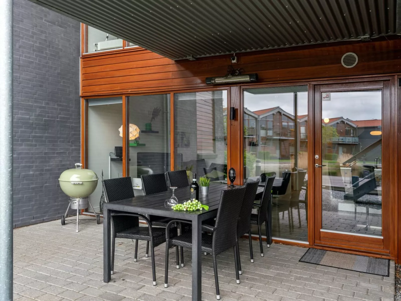 "Allyson" - 450m from the sea-Buiten