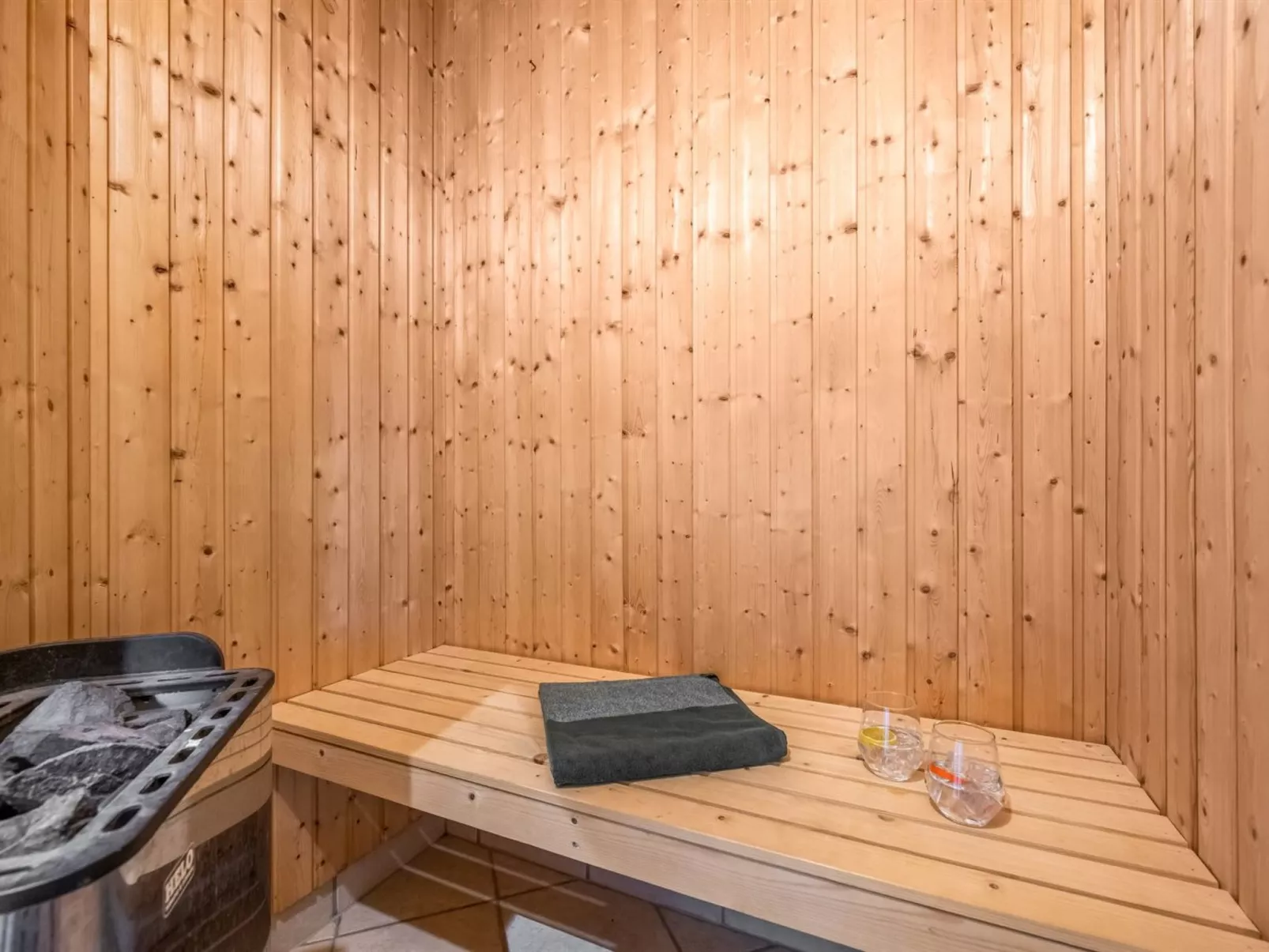 "Findus" - 1.2km to the fjord-Binnen