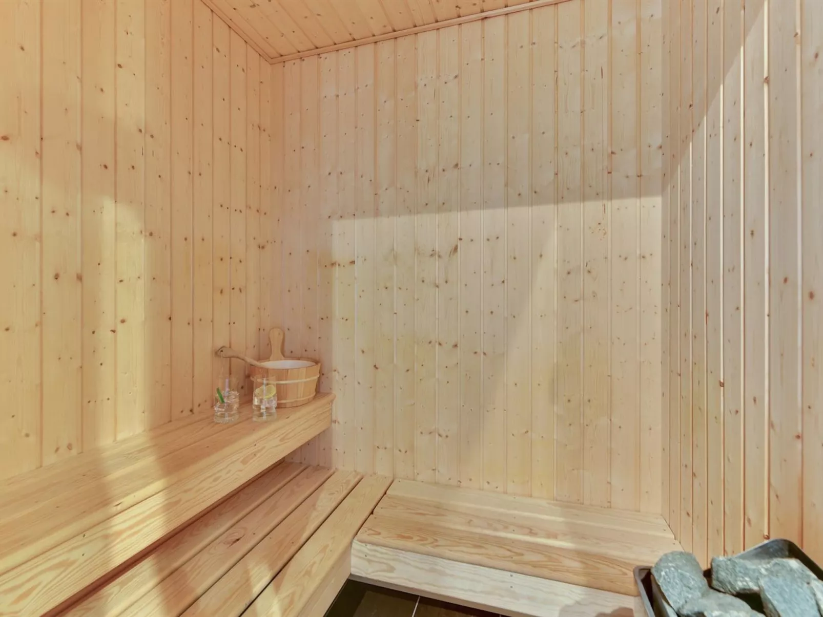 "Elena" - 800m to the fjord-Binnen