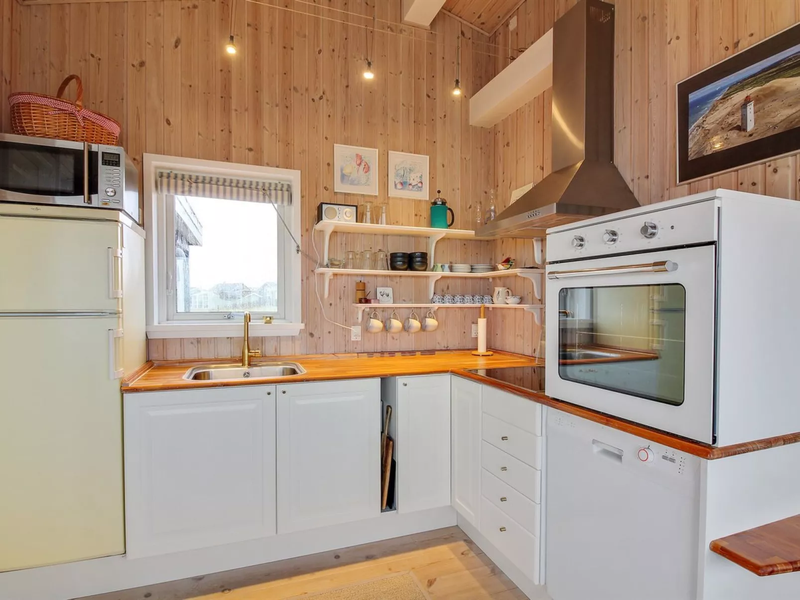 "Freydis" - 92m from the sea-Binnen