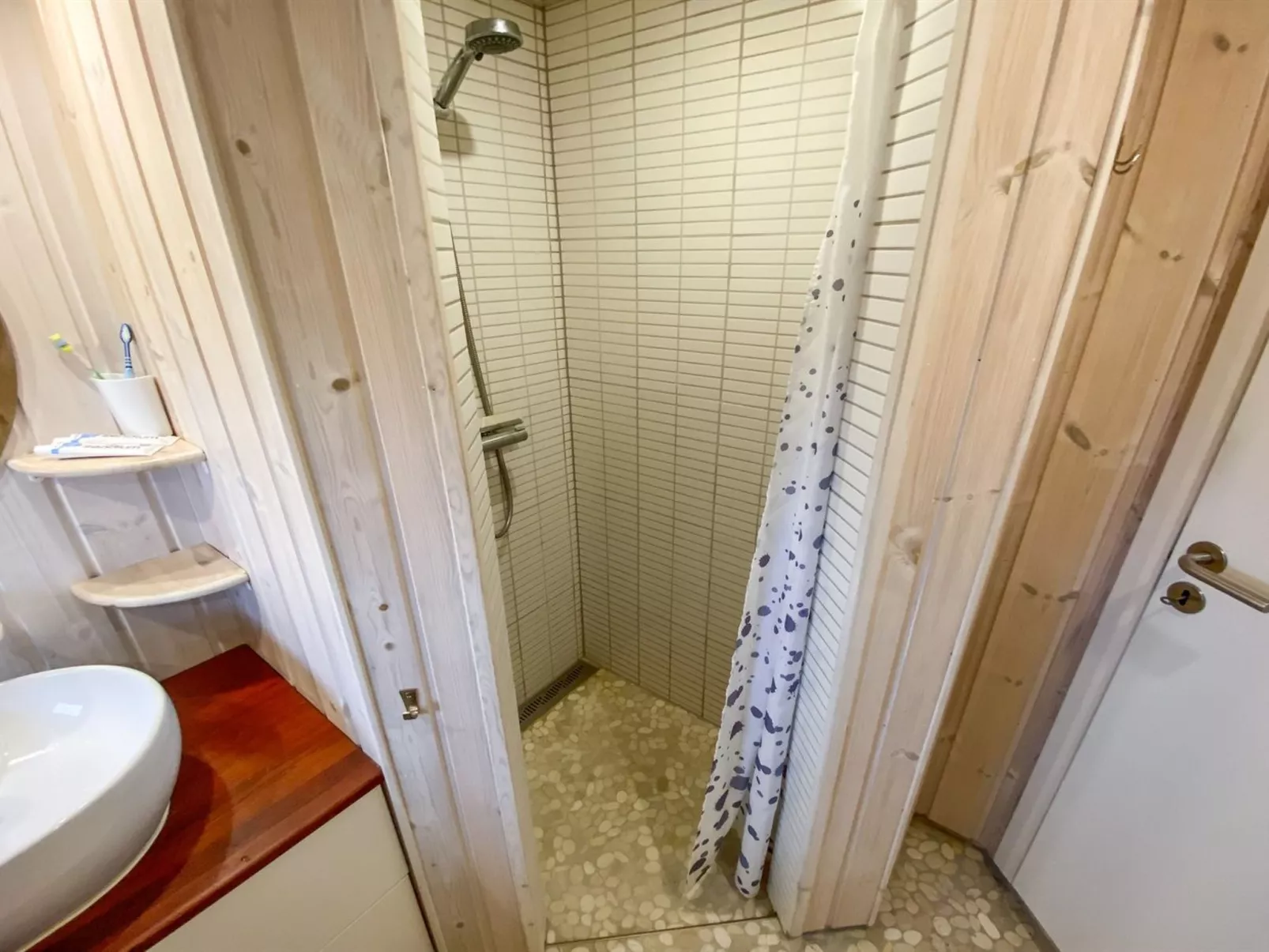 "Laurits" - 300m from the sea-Binnen