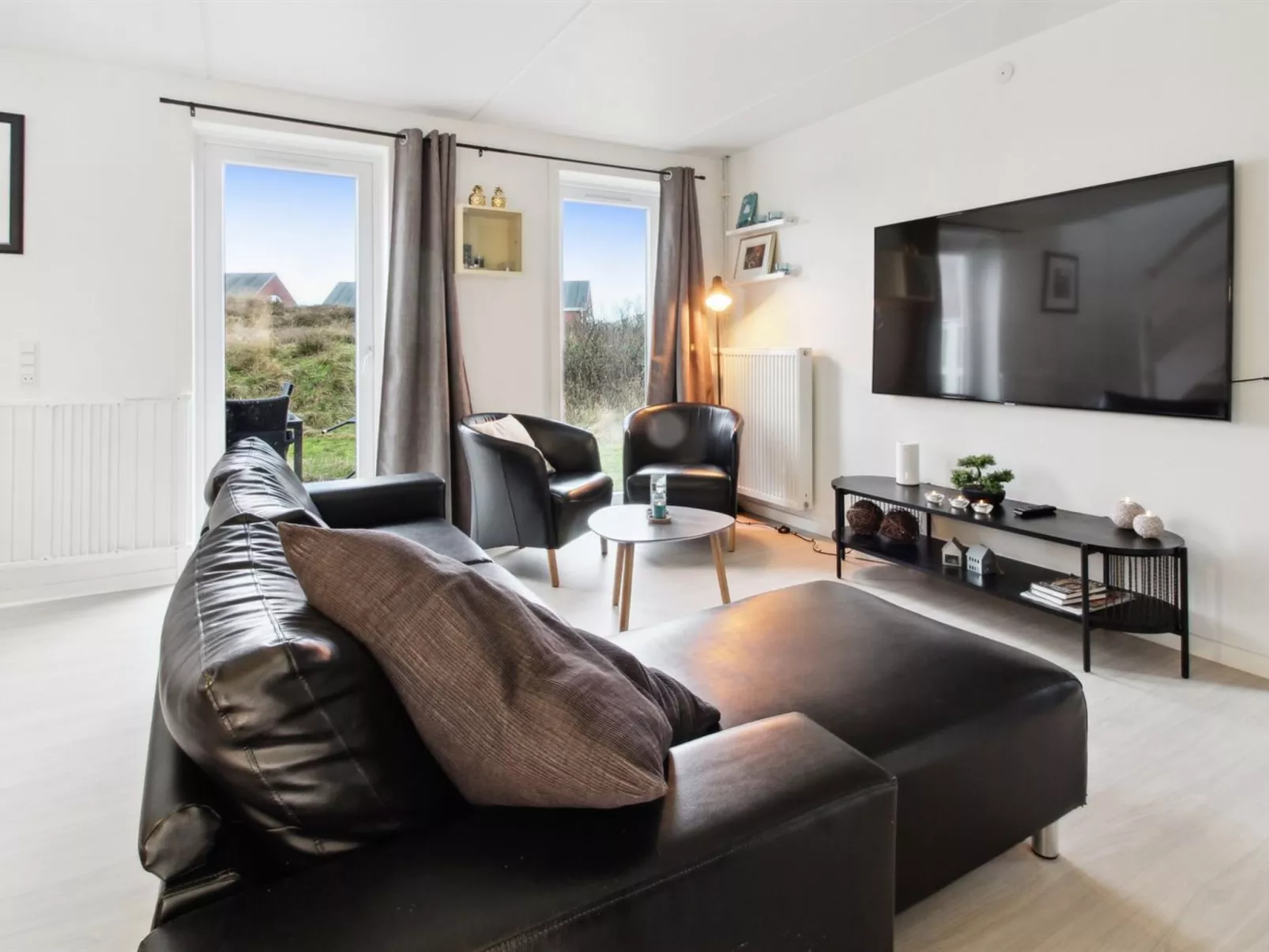 "Aswith" - 2.3km from the sea-Binnen