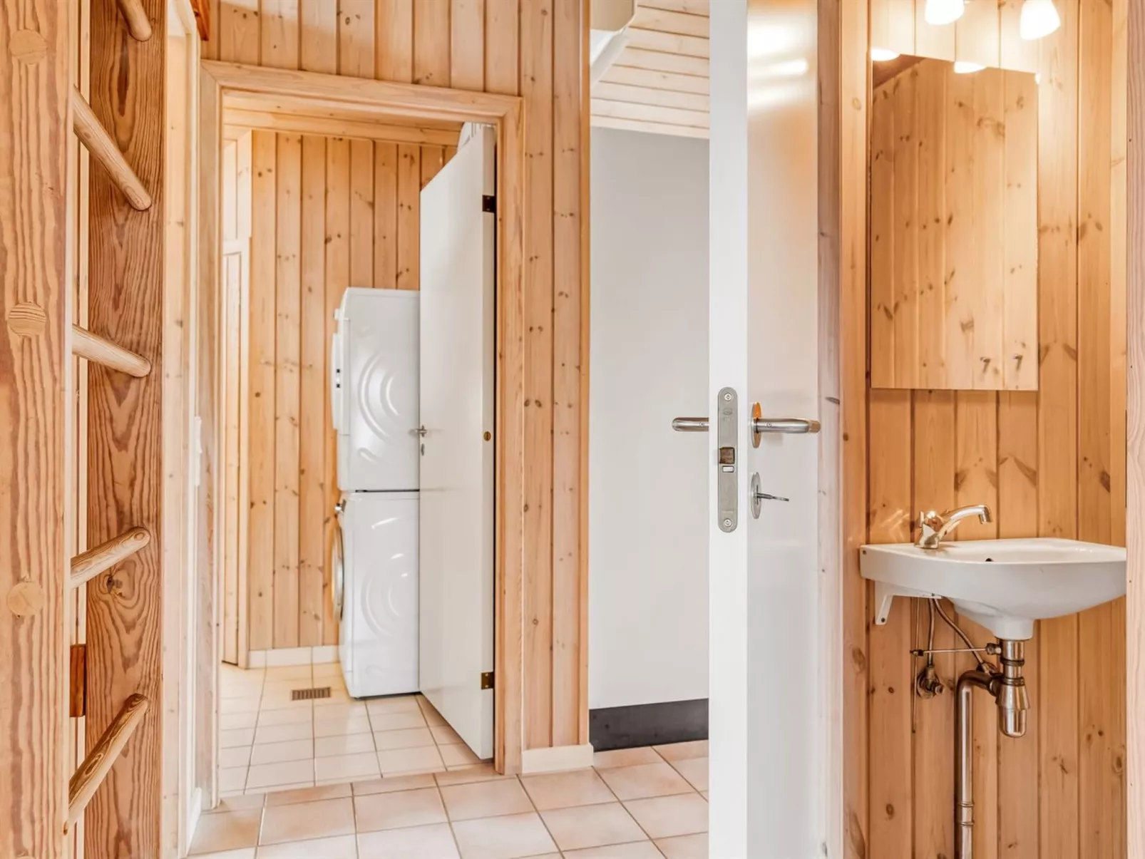 "Dolma" - 75m from the sea-Binnen