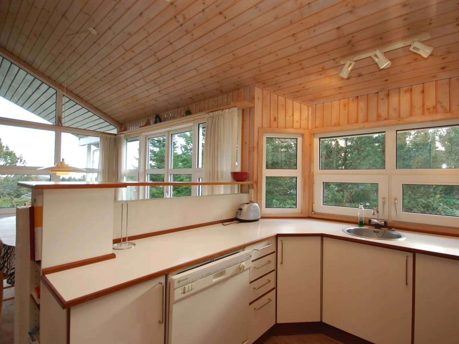 "Jaakob" - 4km from the sea-Binnen