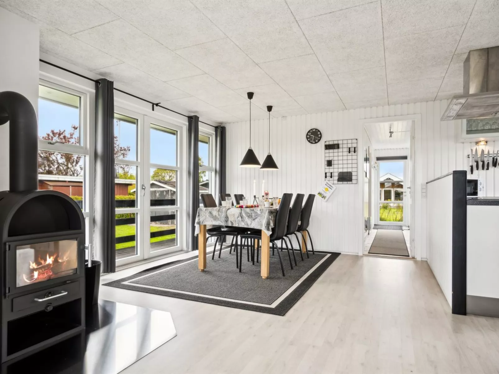 "Elvina" - 200m from the sea-Binnen