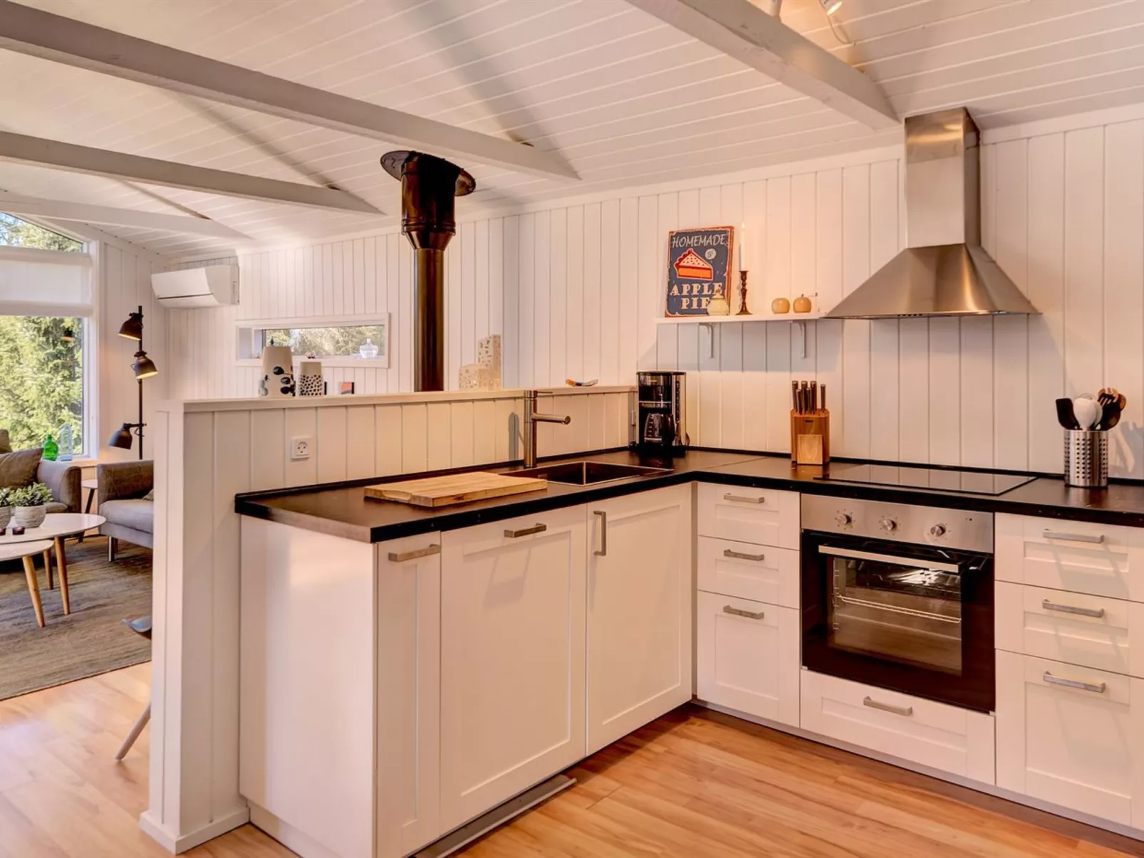 "Bylgja" - 1.7km from the sea-Binnen