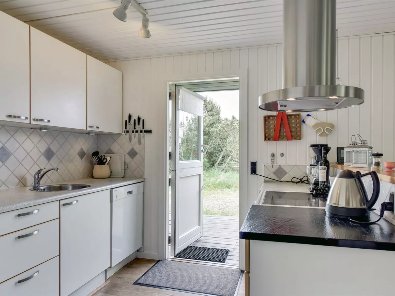 "Tjordis" - 600m to the fjord-Binnen