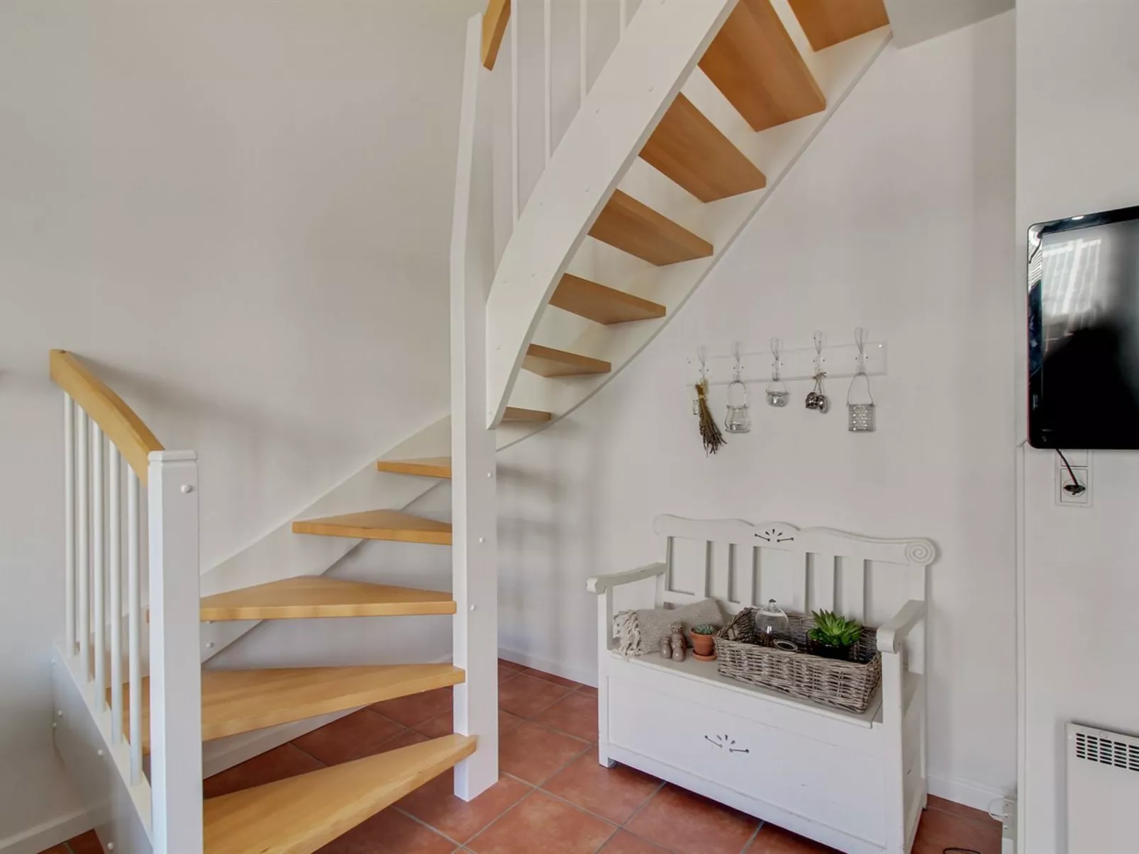 "Vinny" - 1.2km from the sea-Binnen