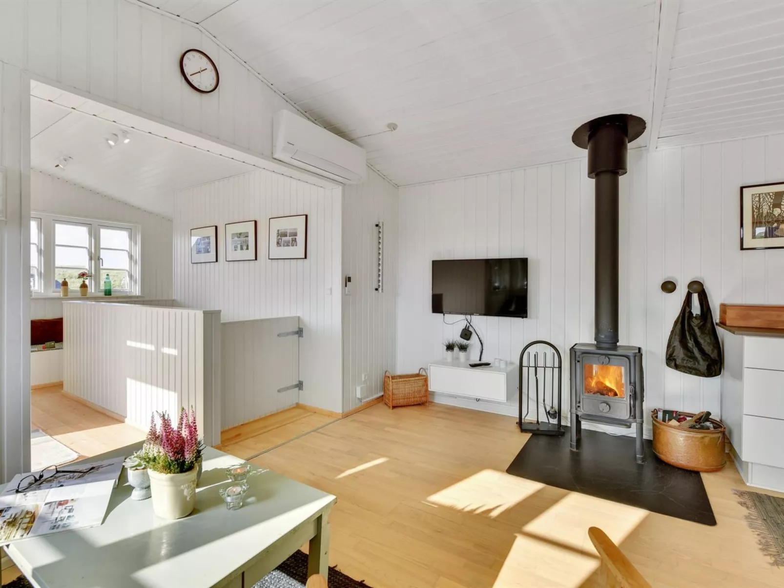 "Ayu" - 100m from the sea-Binnen