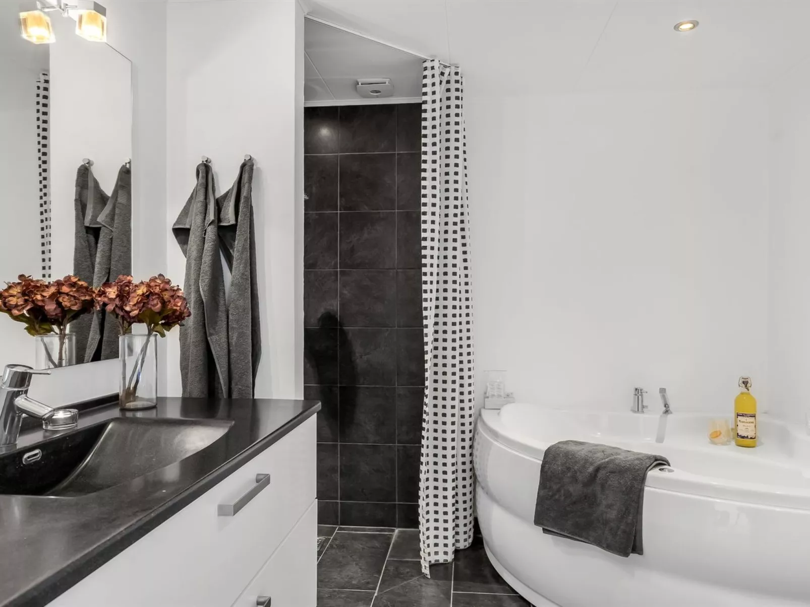 "Oliver" - 600m from the sea-Binnen