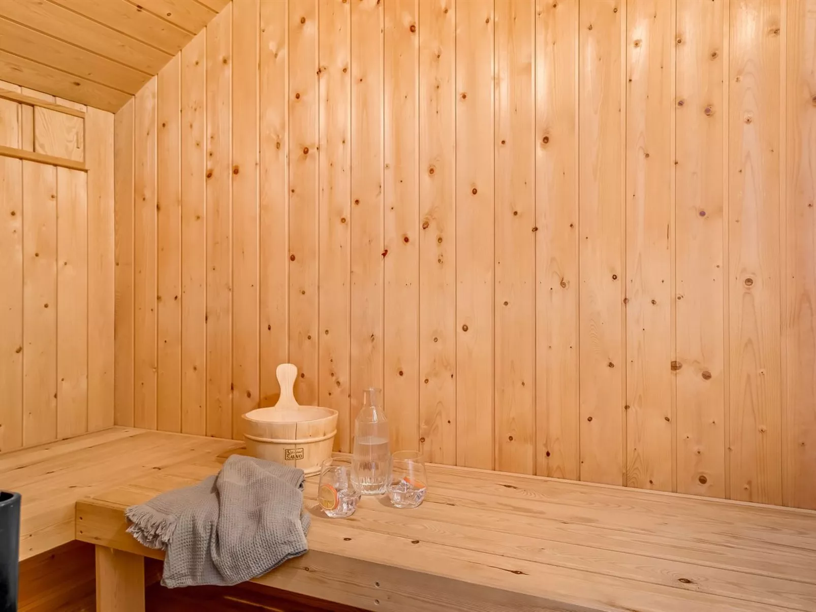 "Valia" - 400m to the fjord-Binnen