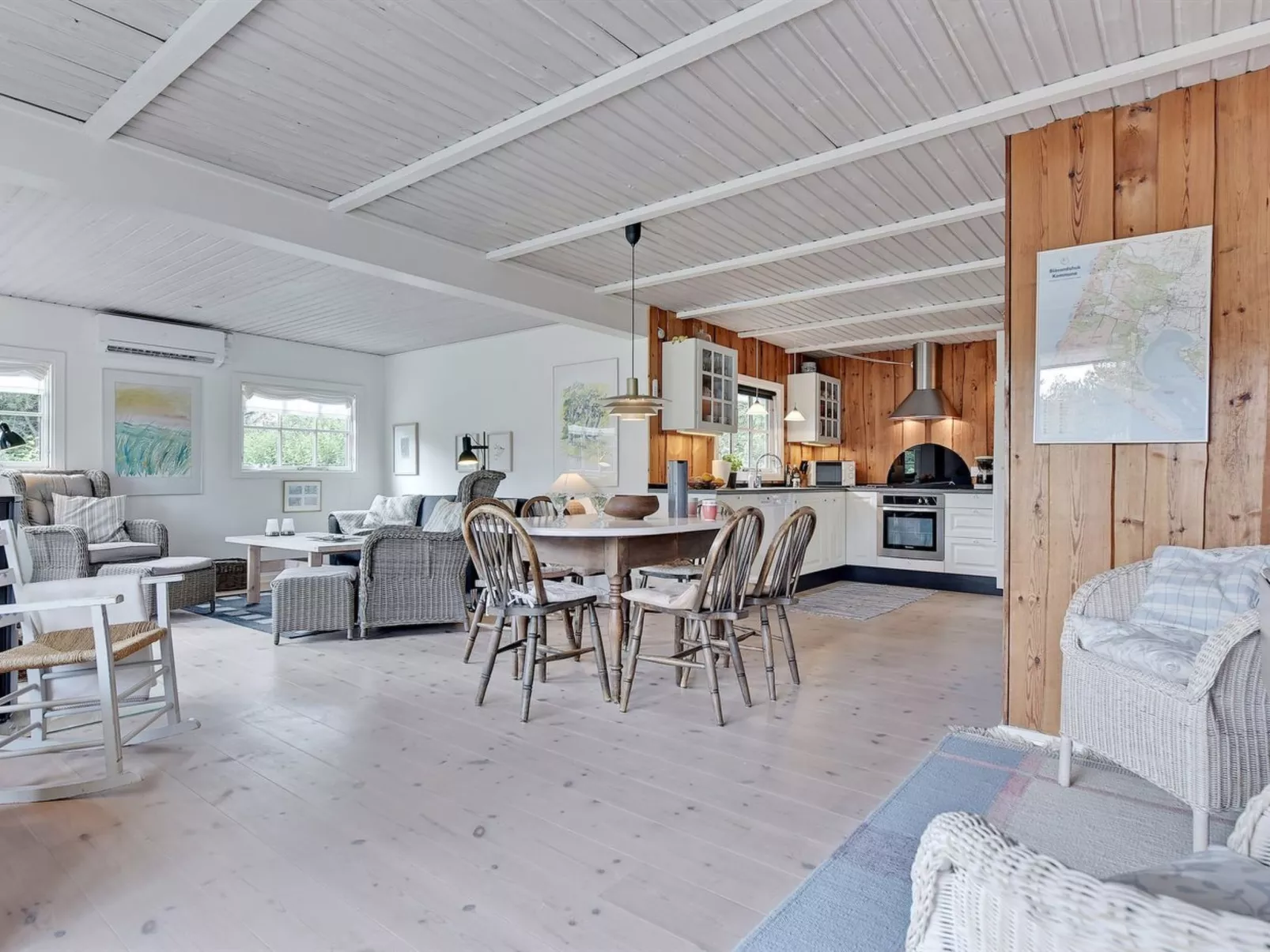 "Dines" - 1km from the sea-Binnen