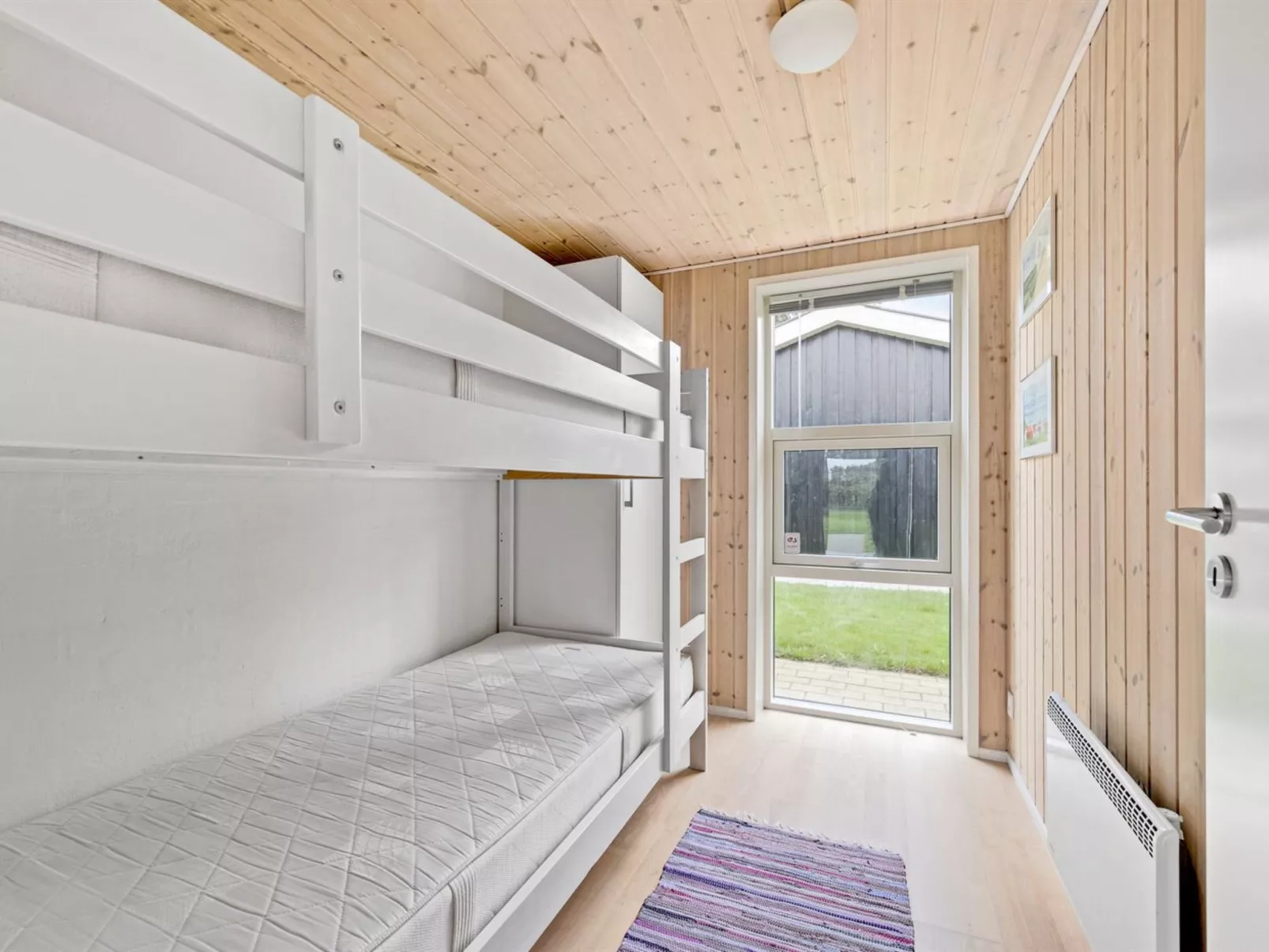 "Into" - 400m from the sea-Binnen