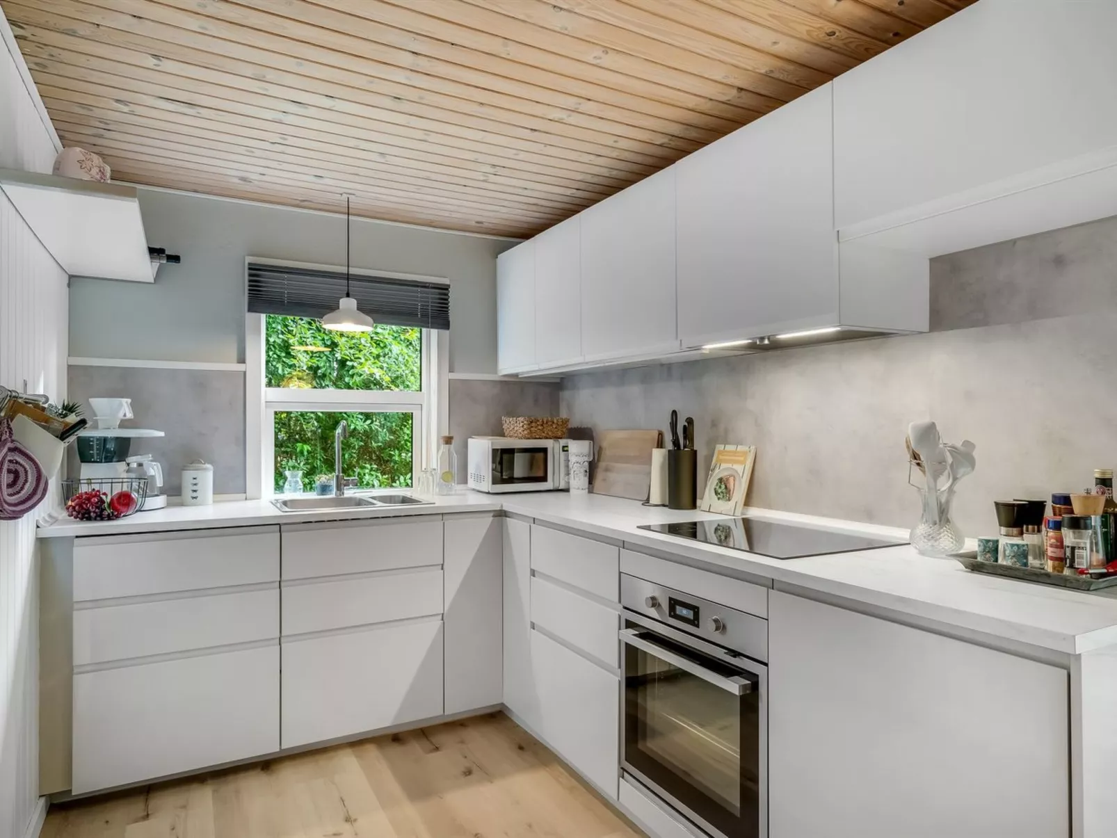 "Fergie" - 400m from the sea-Binnen