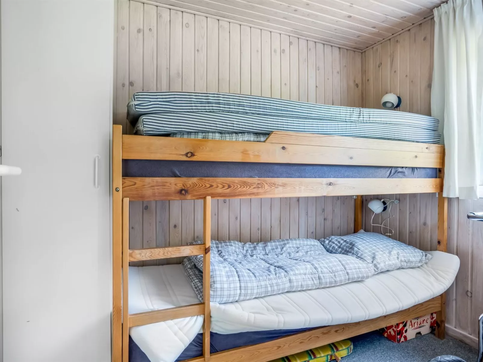 "Myrna" - 300m from the sea-Binnen