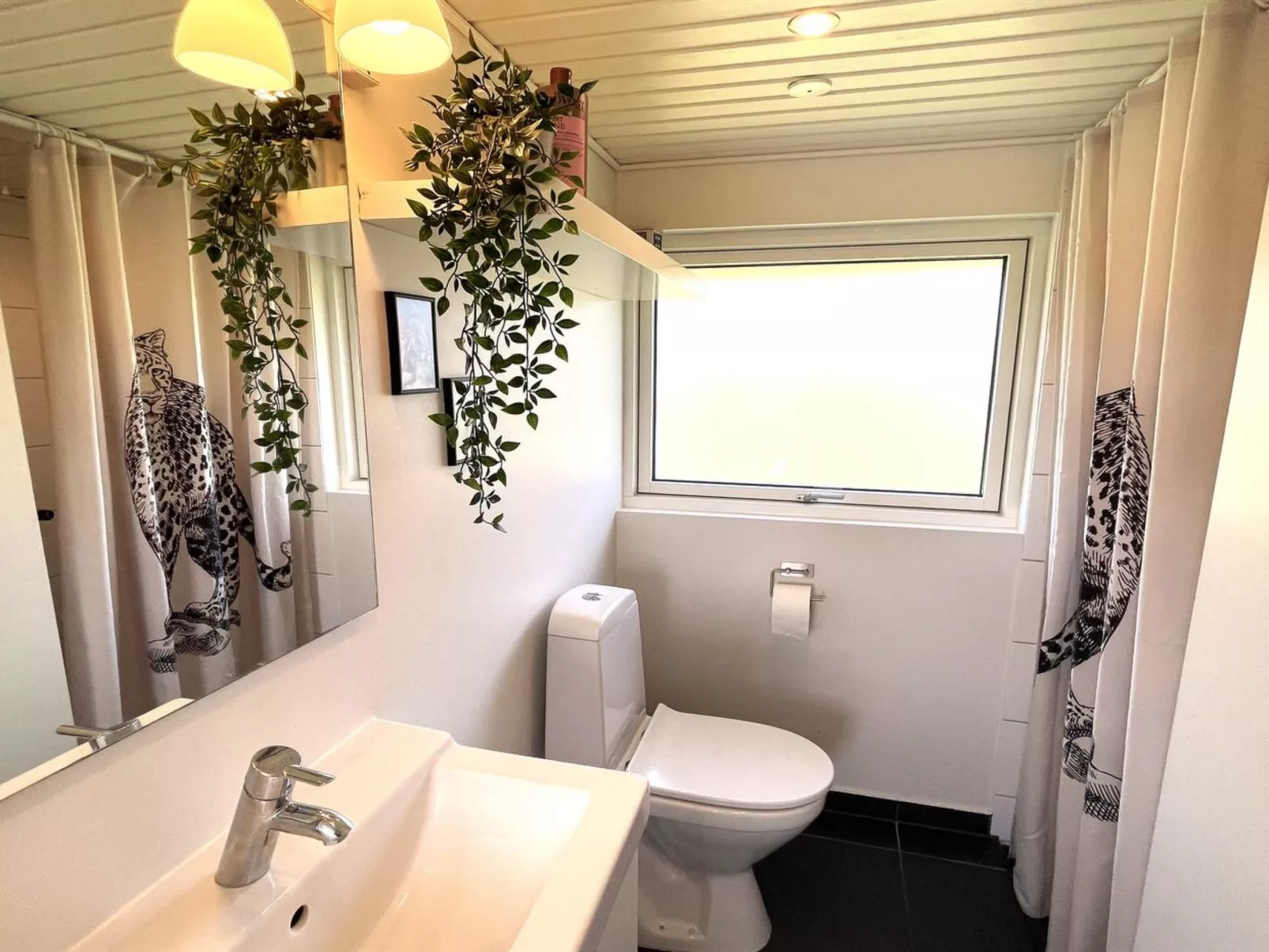 "Carelle" - 300m from the sea-Binnen