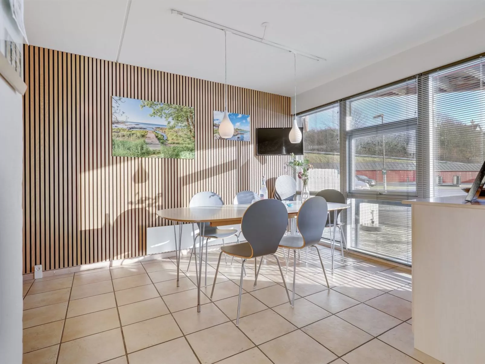 "Halldora" - 10m from the sea-Binnen