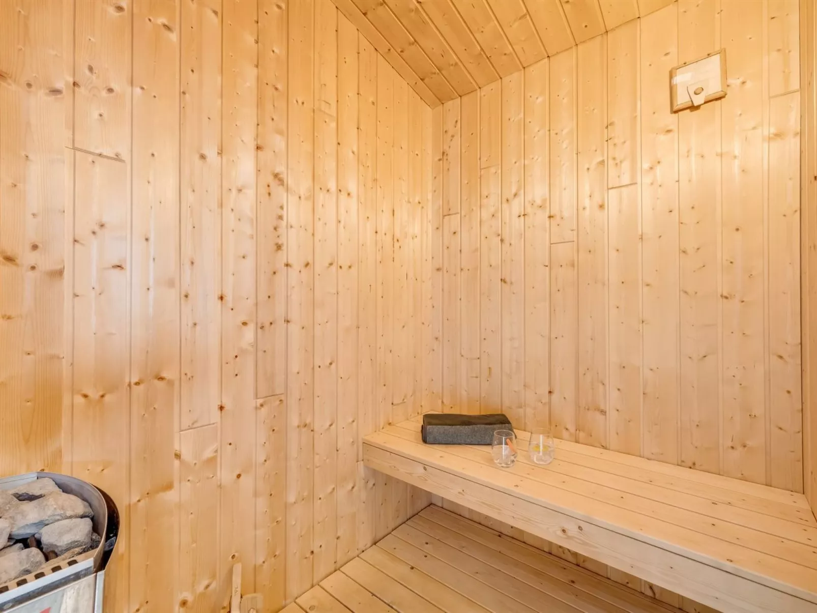 "Weike" - 950m to the fjord-Binnen