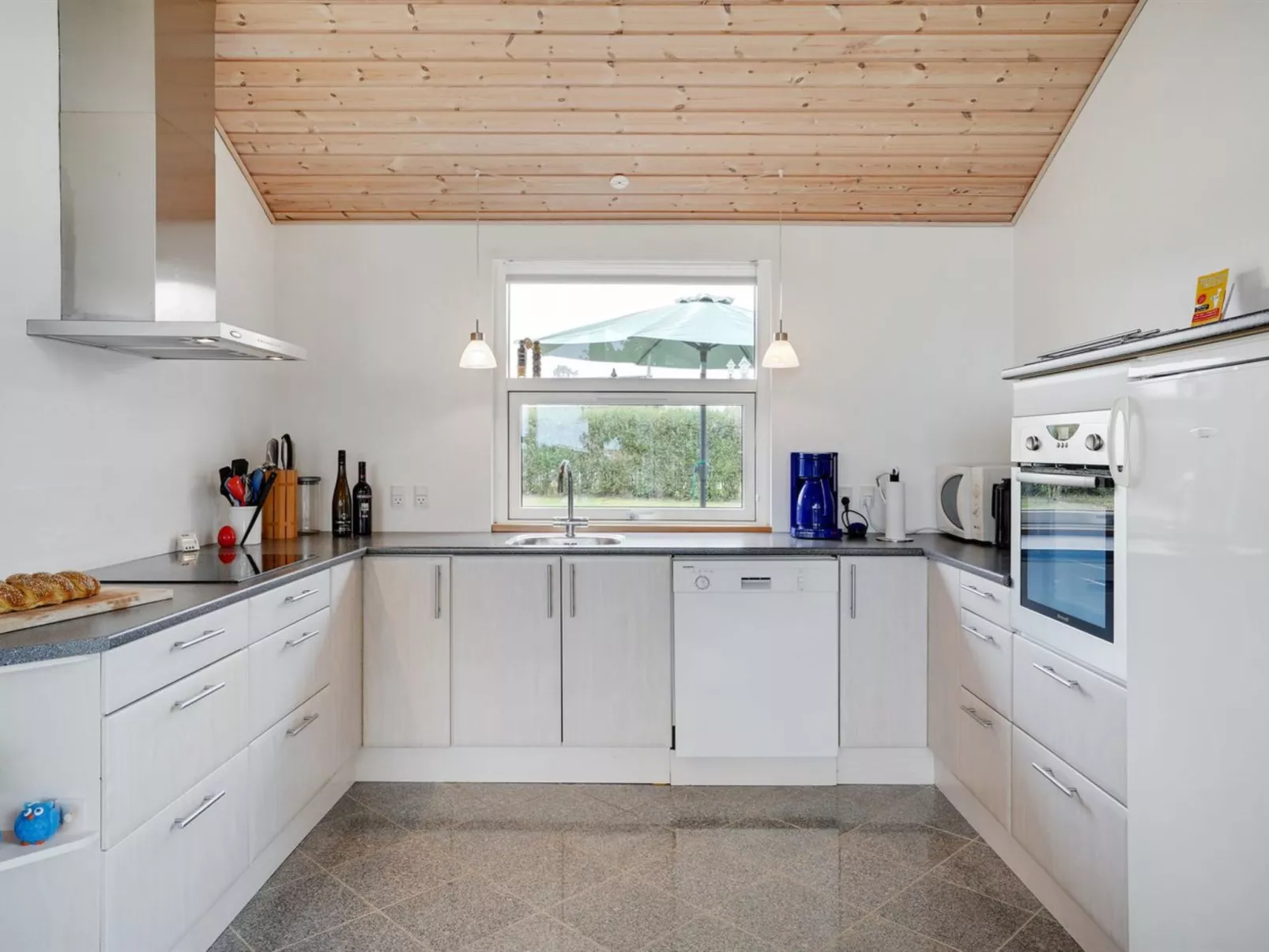 "Kimi" - 800m from the sea-Binnen