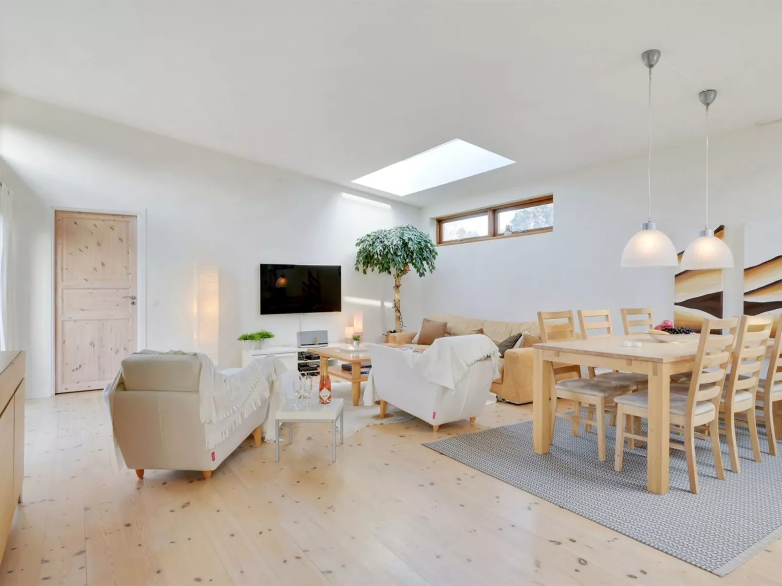 "Esta" -  from the sea-Binnen