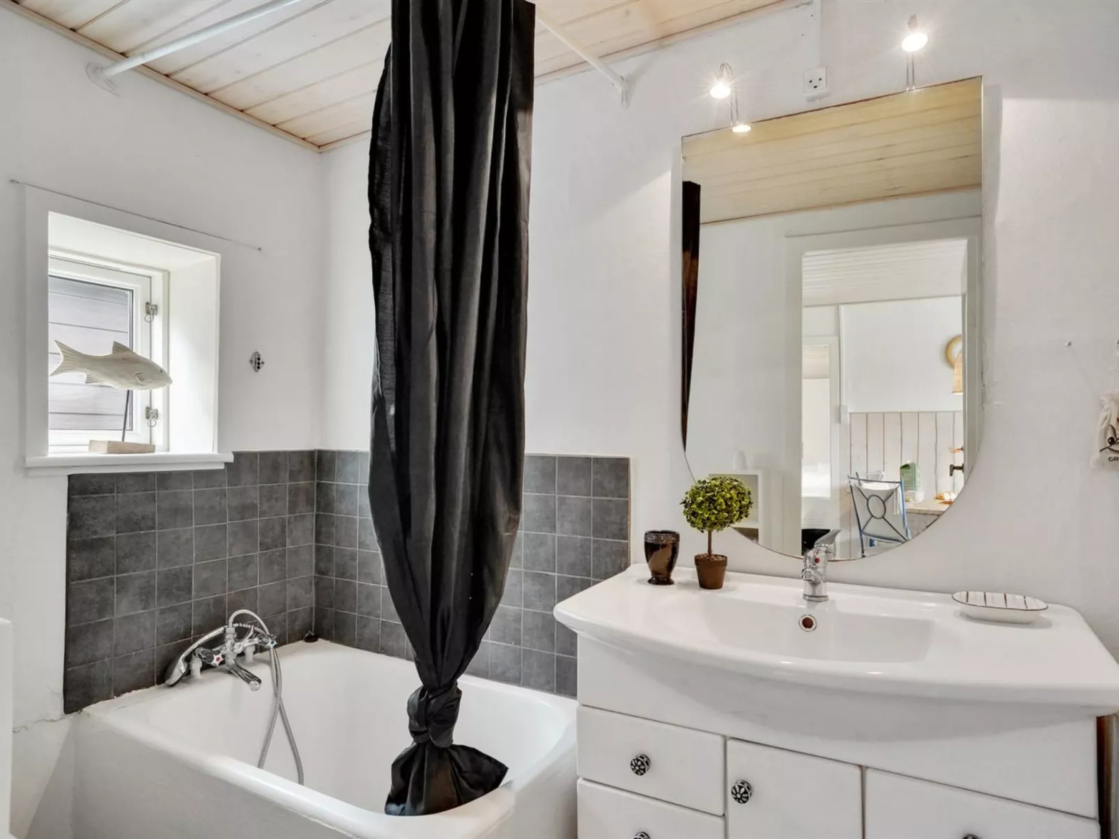 "Fransiska" -  from the sea-Binnen