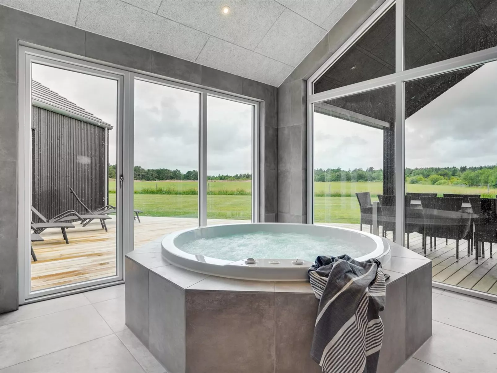 "Fridel" - 4km from the sea-Binnen