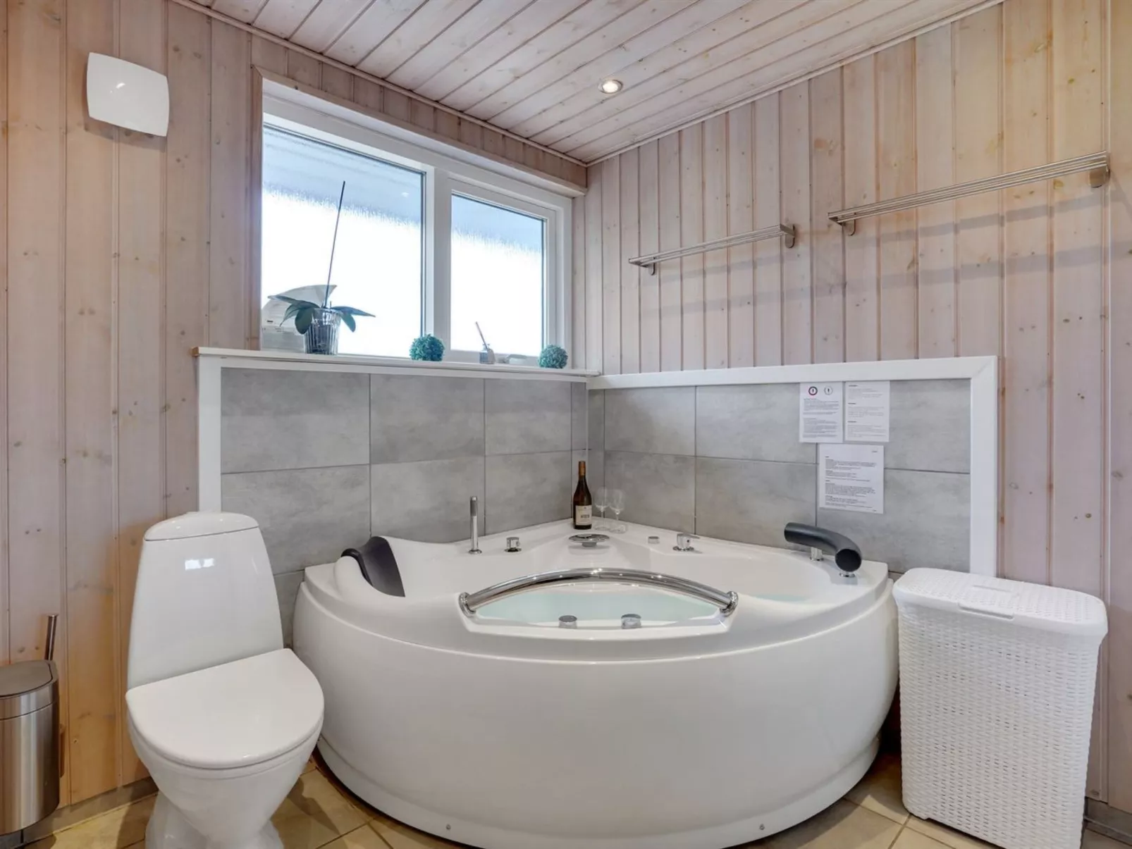 "Nine" - 200m from the sea-Binnen