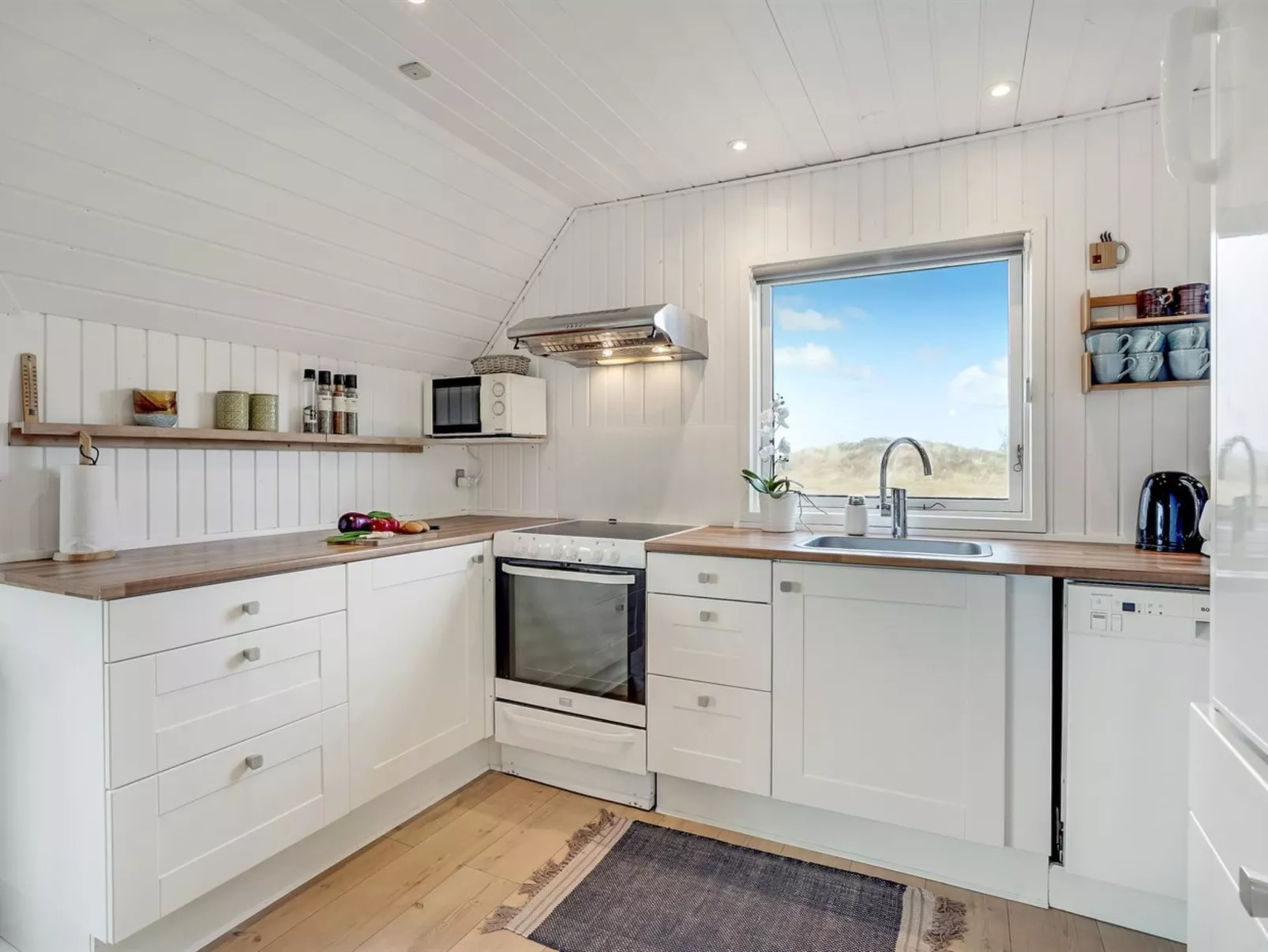 "Edvi" - 1.6km from the sea-Binnen