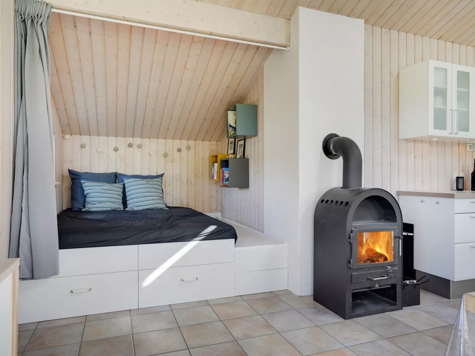 "Bitha" - 400m from the sea-Binnen